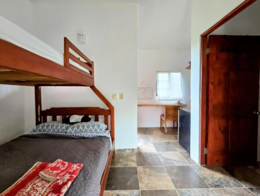 LOTE CÉNTRICO CON 2 ESTUDIOS EN ALQUILER