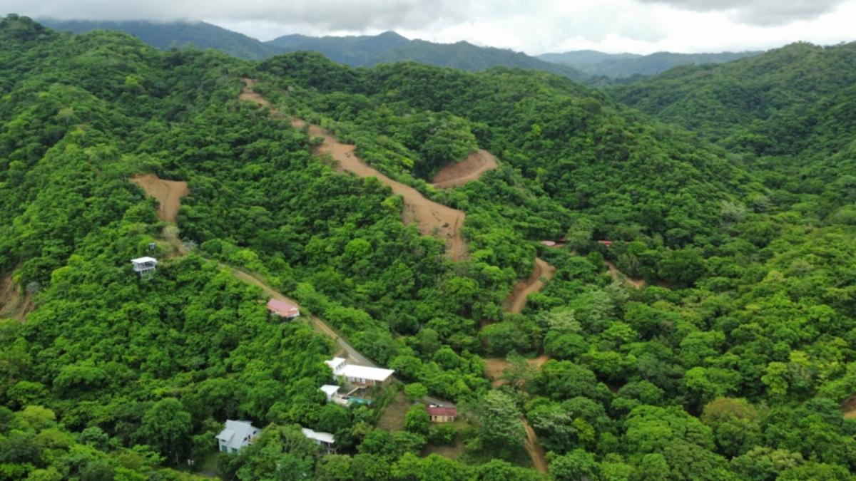 LOTE CÉNTRICO CON 2 ESTUDIOS EN ALQUILER