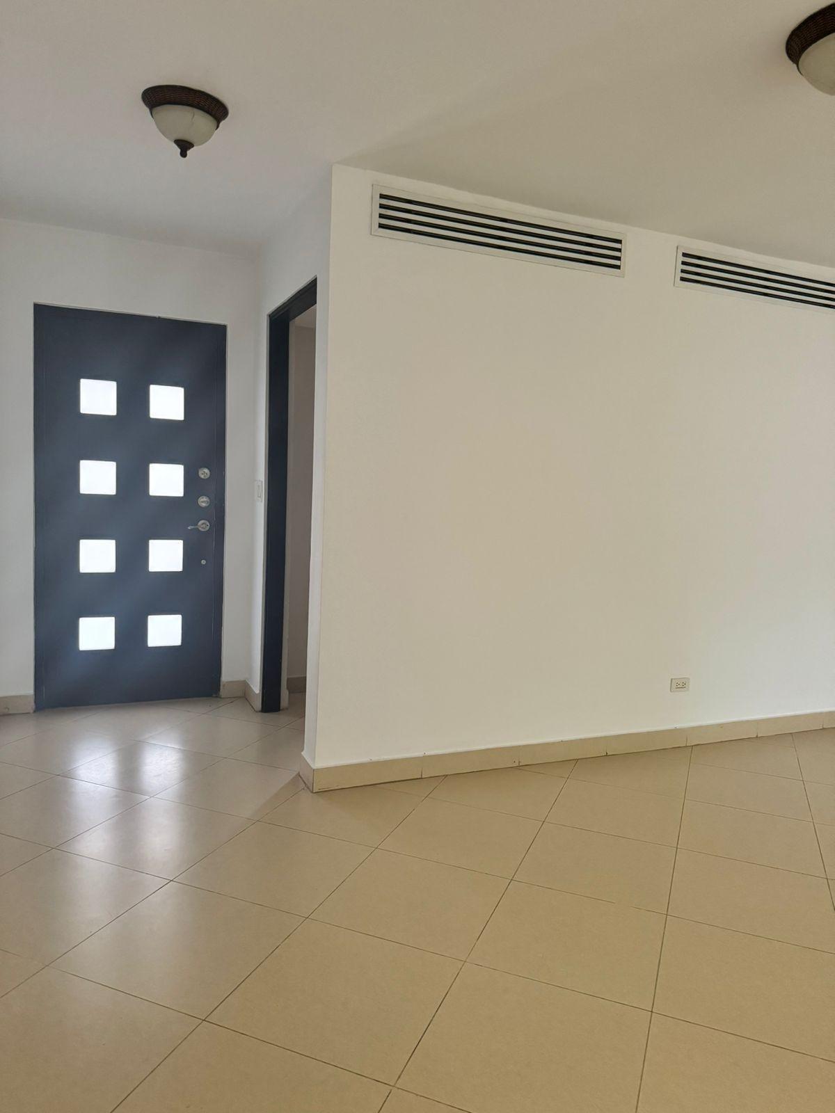 VENTA DE APARTAMENTO REPOSEIDO EN PH EMBASSY CLUB