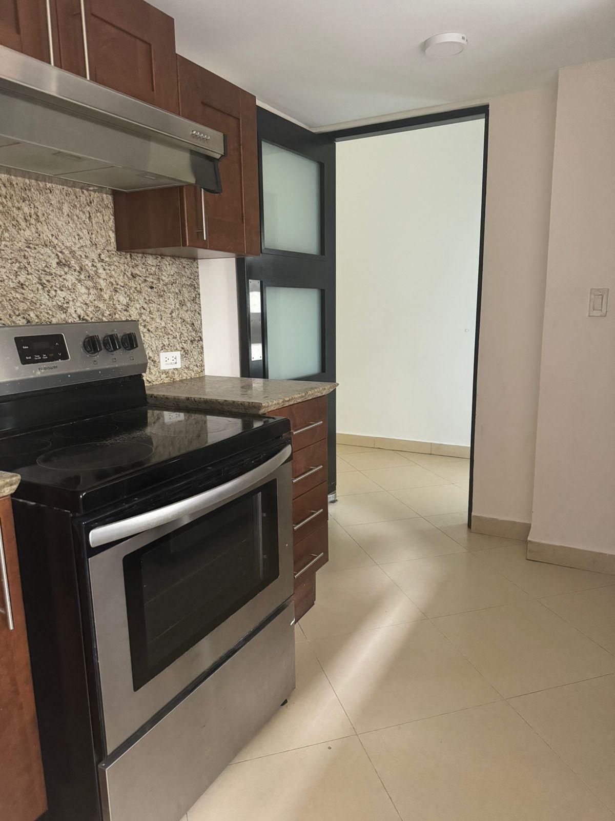 VENTA DE APARTAMENTO REPOSEIDO EN PH EMBASSY CLUB