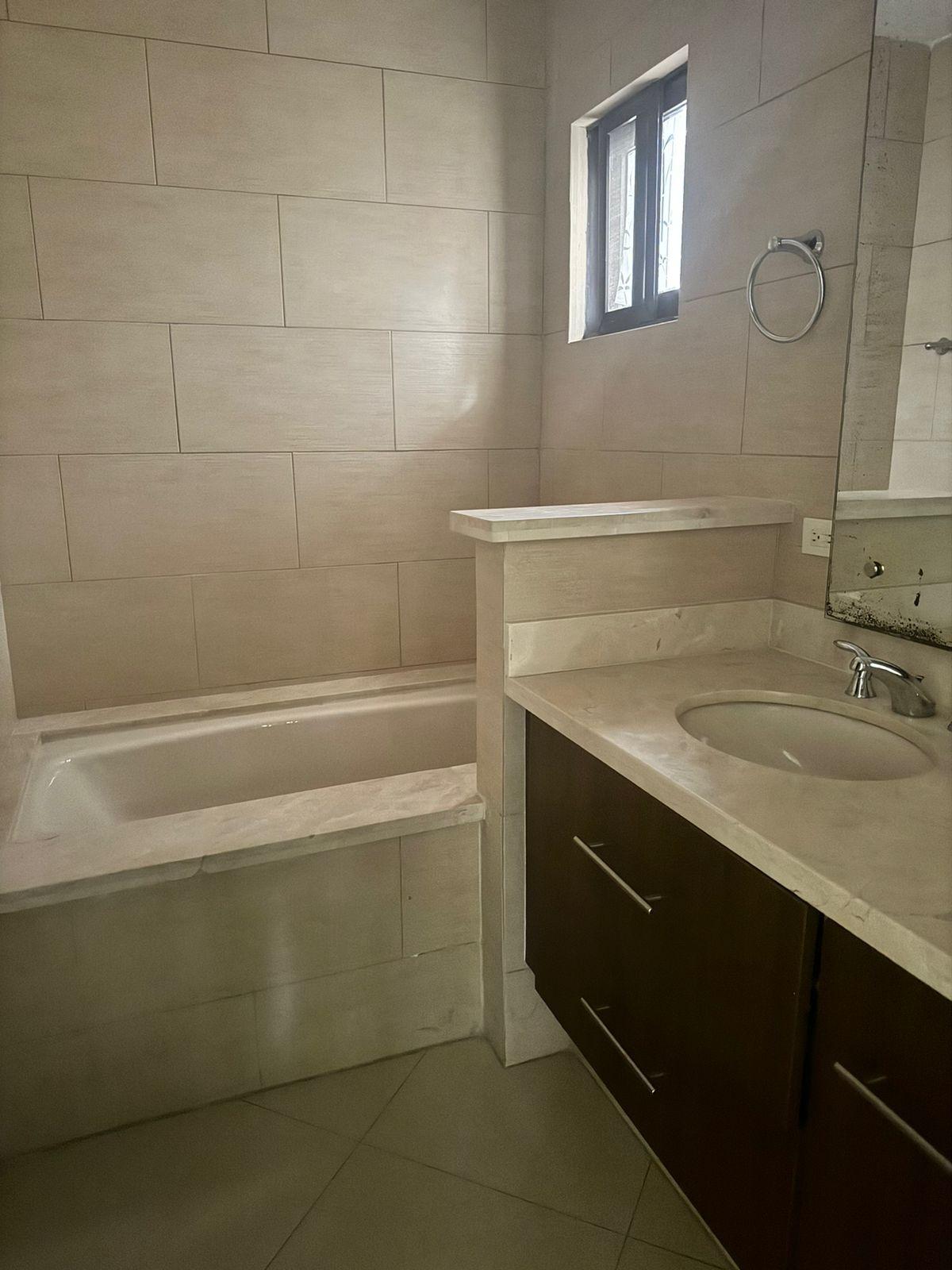 VENTA DE APARTAMENTO REPOSEIDO EN PH EMBASSY CLUB