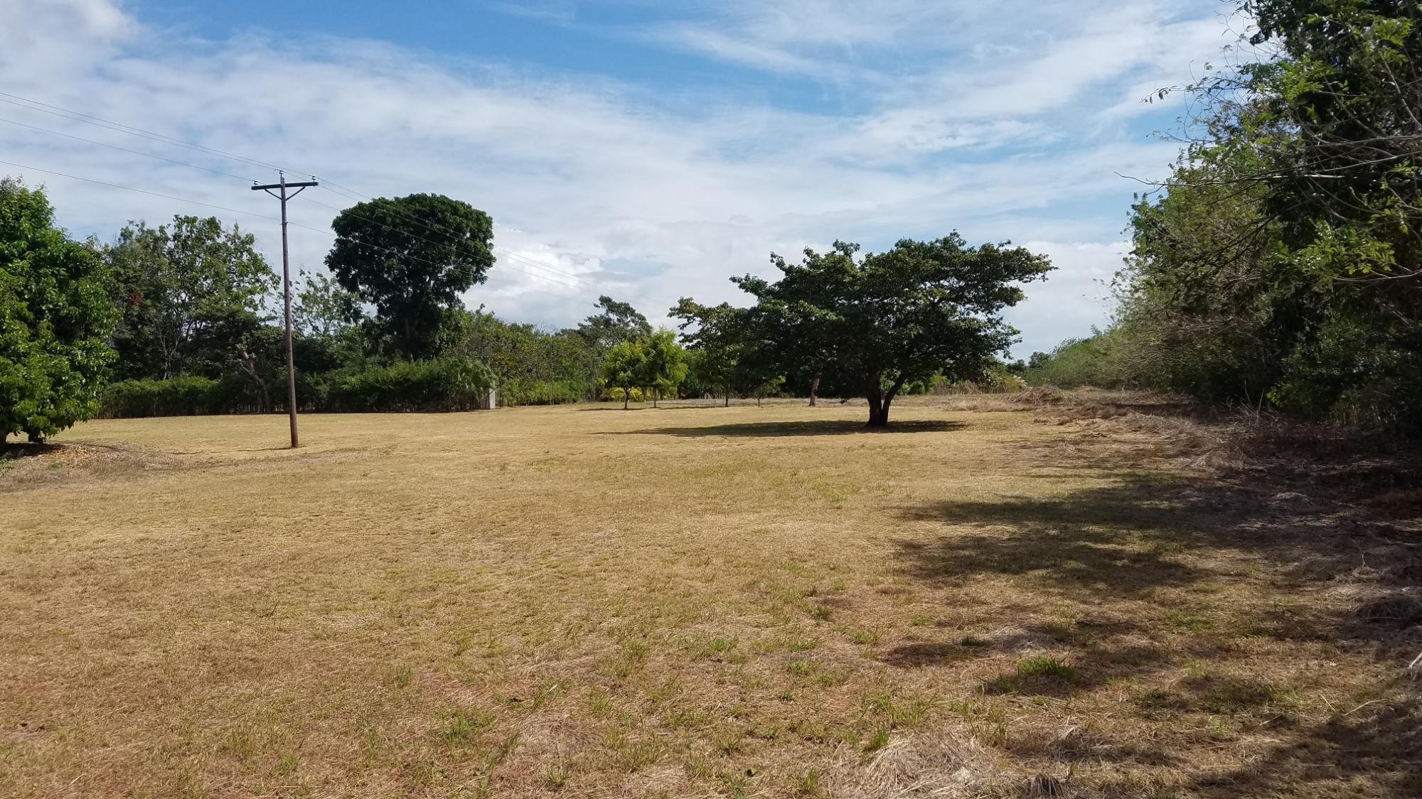 Lote de 1.4 hectáreas con casa de campo en Río Hato