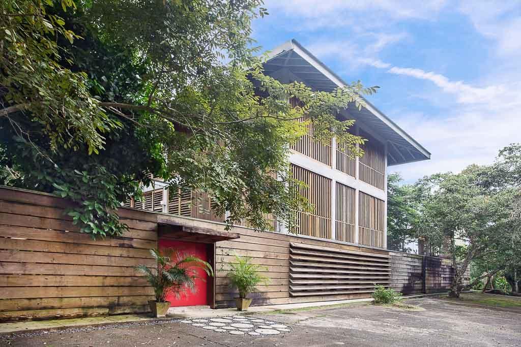 Casa con piscina en la selva tropical panameña en Gamboa