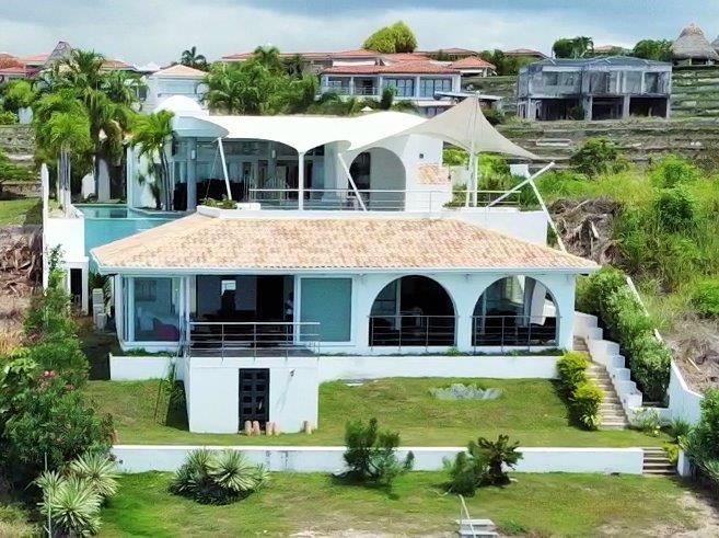 Lujosa Residencia Frente al Mar