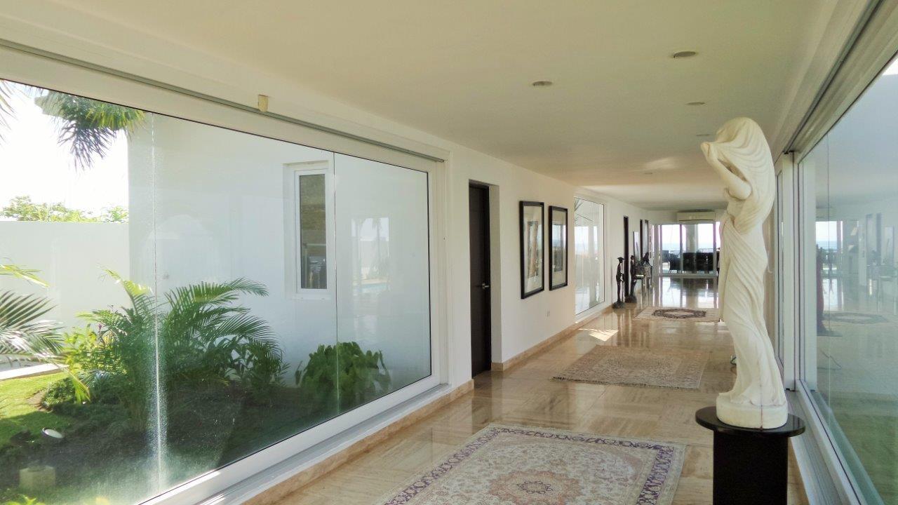 Lujosa Residencia Frente al Mar
