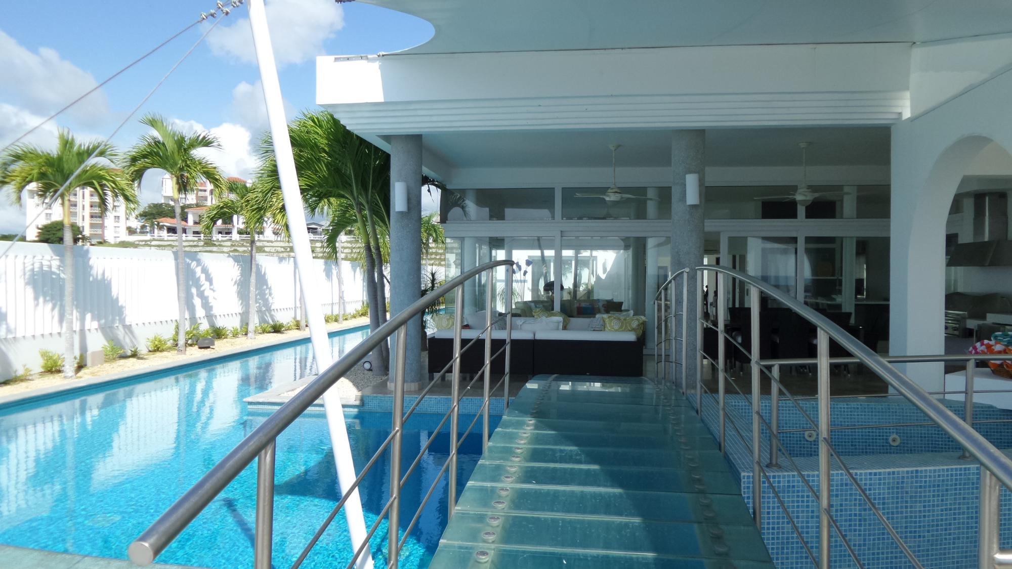 Lujosa Residencia Frente al Mar