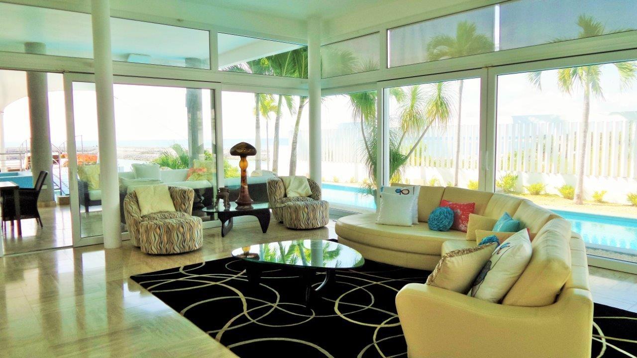Lujosa Residencia Frente al Mar