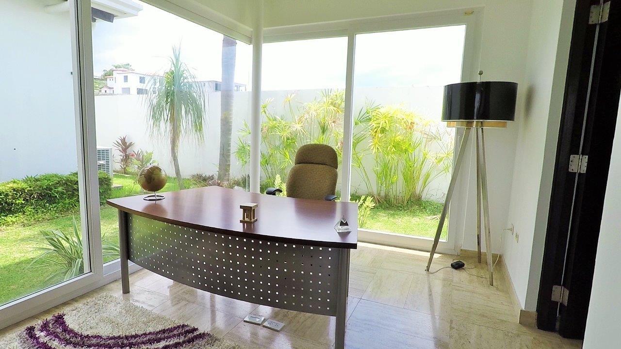 Lujosa Residencia Frente al Mar