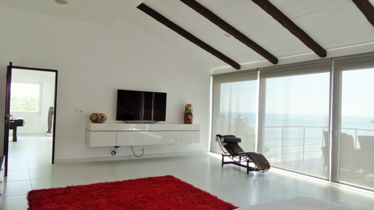 Lujosa Residencia Frente al Mar