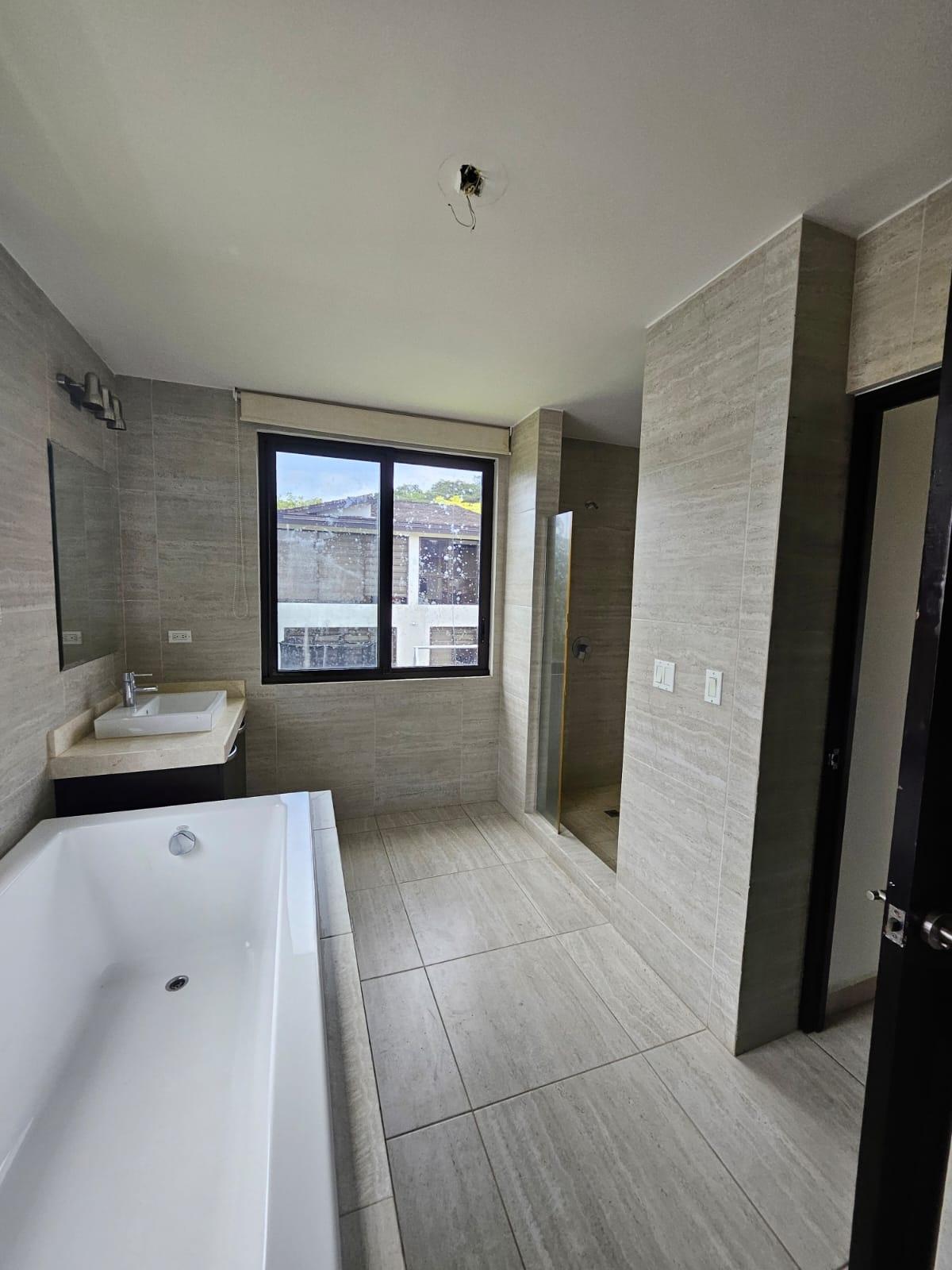 Se Vende Casa en PH Nativa, Reposeída