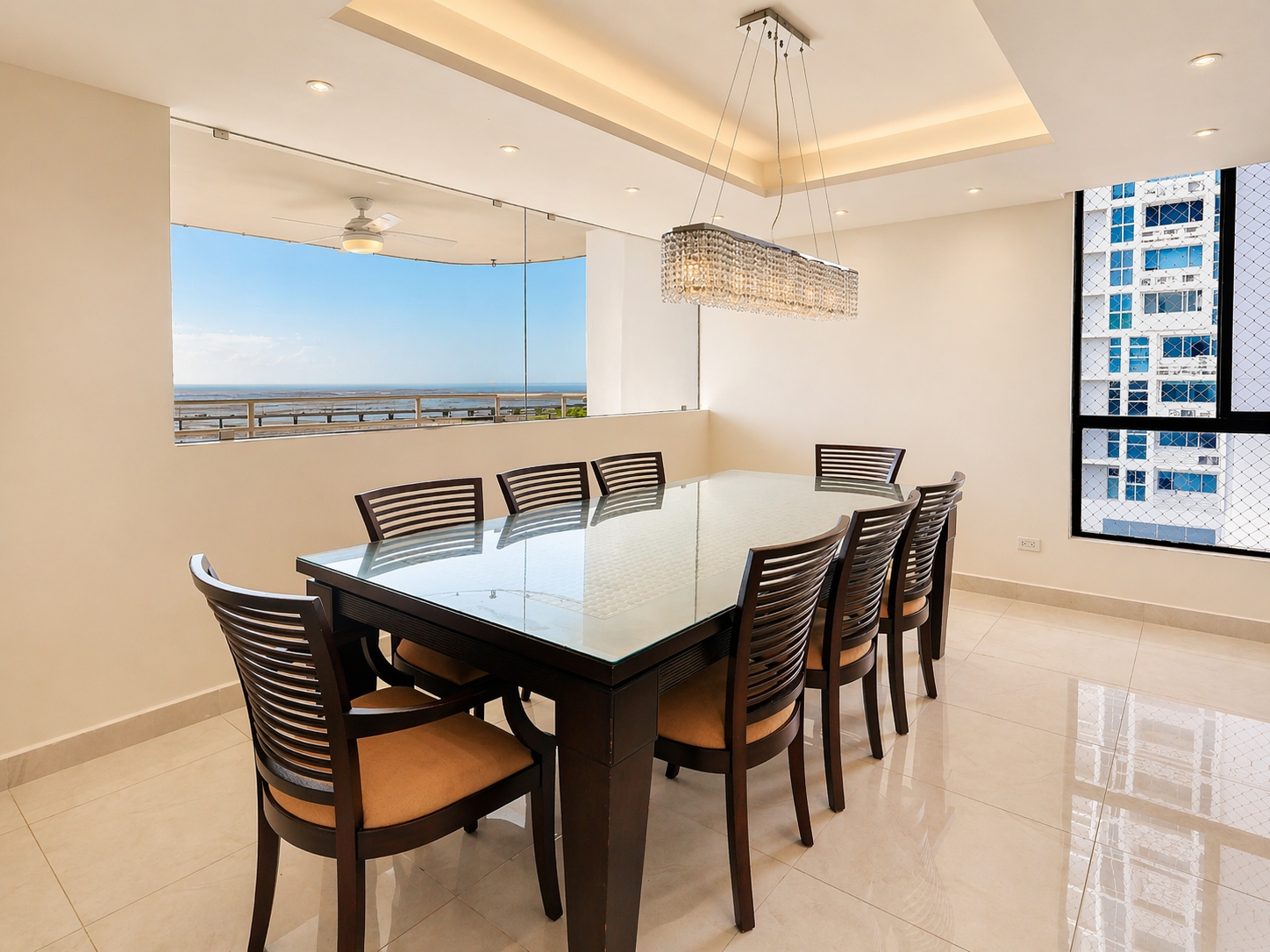 VENTA DE APARTAMENTO FRENTE AL MAR | REMODELADO | 4 PARKINGS | COCO DEL MAR
