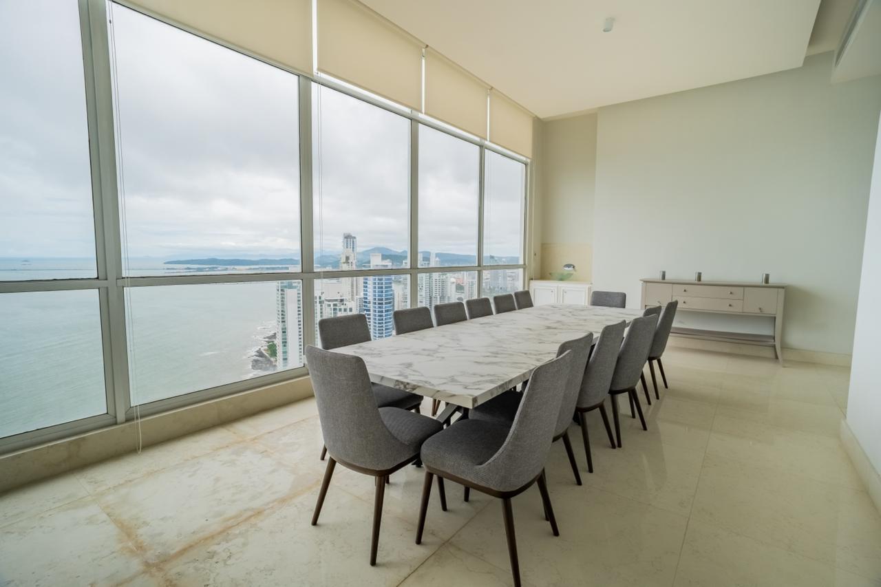 En venta Villa Sky Lujoso Penthouse de 4 niveles En Q Tower Punta Pacífica