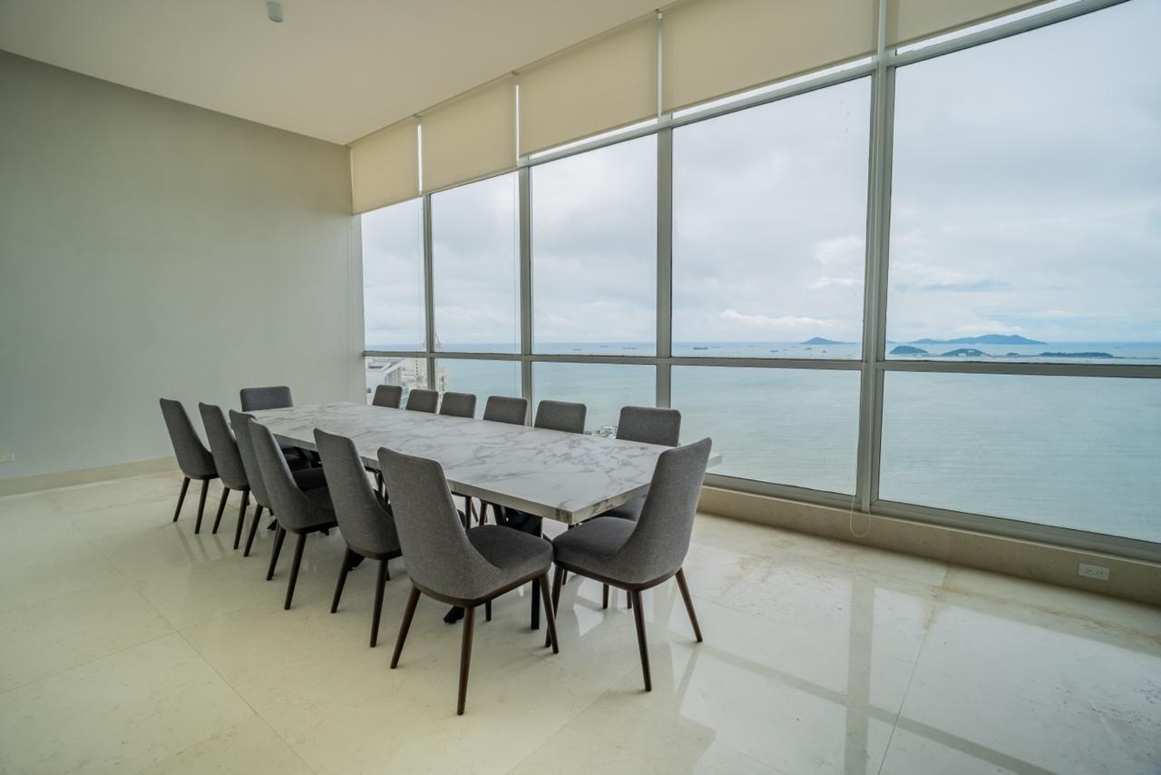 En venta Villa Sky Lujoso Penthouse de 4 niveles En Q Tower Punta Pacífica