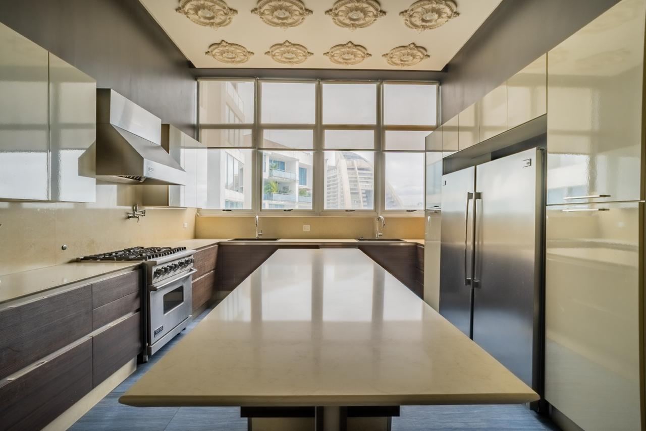 En venta Villa Sky Lujoso Penthouse de 4 niveles En Q Tower Punta Pacífica