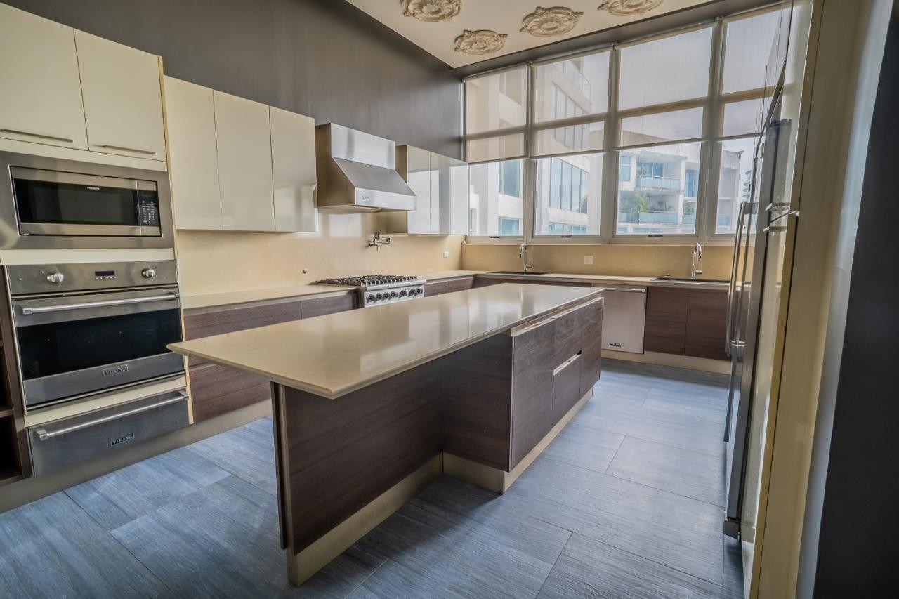En venta Villa Sky Lujoso Penthouse de 4 niveles En Q Tower Punta Pacífica