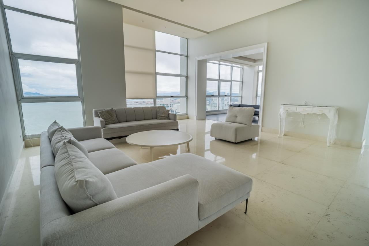 En venta Villa Sky Lujoso Penthouse de 4 niveles En Q Tower Punta Pacífica