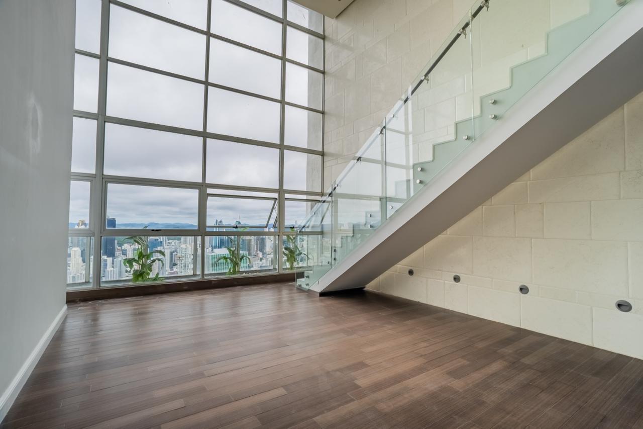 En venta Villa Sky Lujoso Penthouse de 4 niveles En Q Tower Punta Pacífica