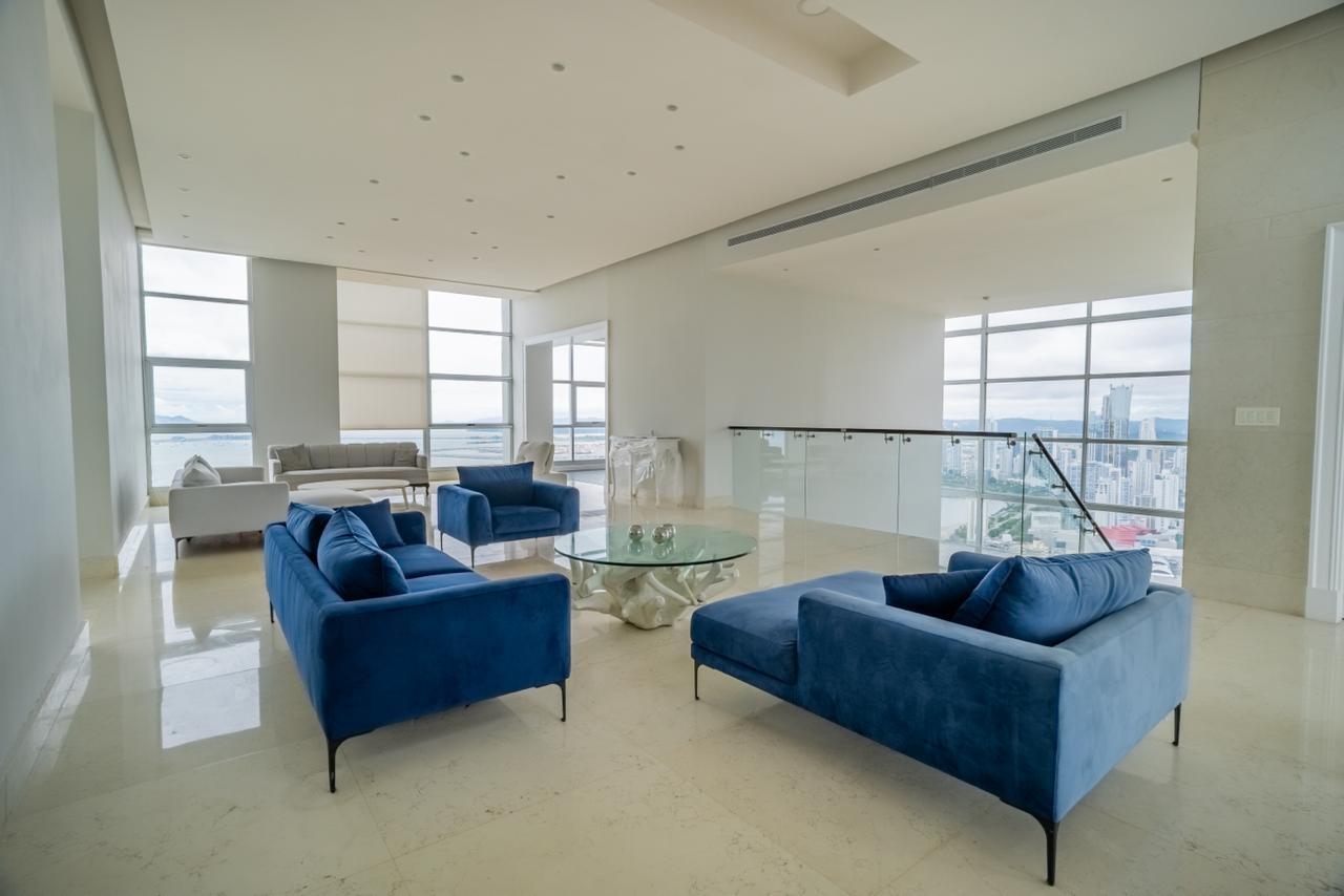 En venta Villa Sky Lujoso Penthouse de 4 niveles En Q Tower Punta Pacífica