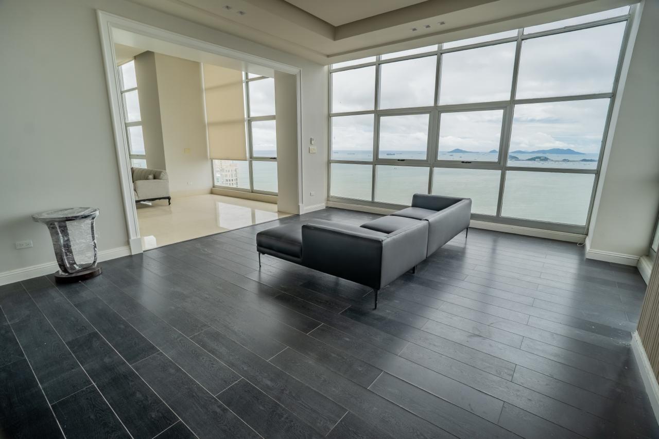 En venta Villa Sky Lujoso Penthouse de 4 niveles En Q Tower Punta Pacífica