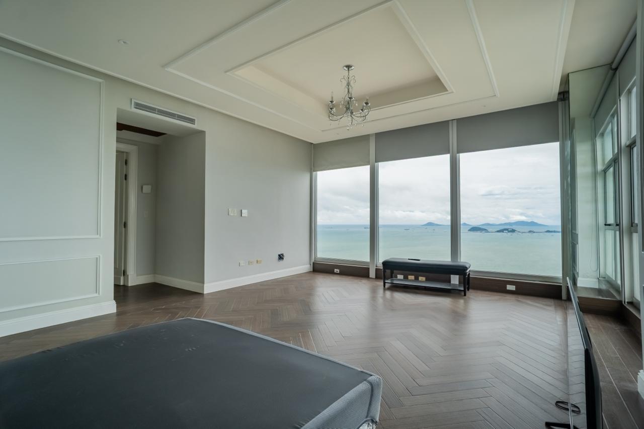 En venta Villa Sky Lujoso Penthouse de 4 niveles En Q Tower Punta Pacífica