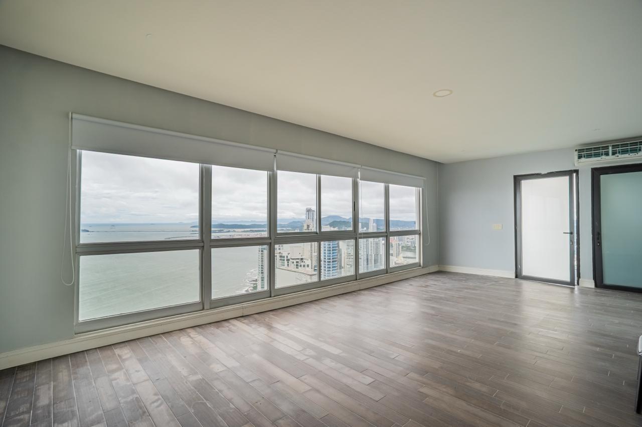 En venta Villa Sky Lujoso Penthouse de 4 niveles En Q Tower Punta Pacífica