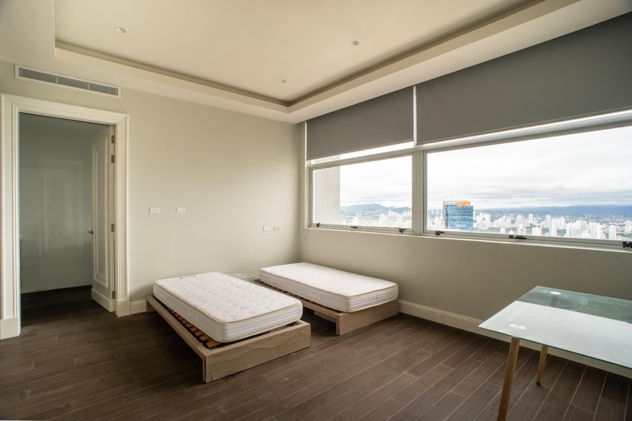 En venta Villa Sky Lujoso Penthouse de 4 niveles En Q Tower Punta Pacífica