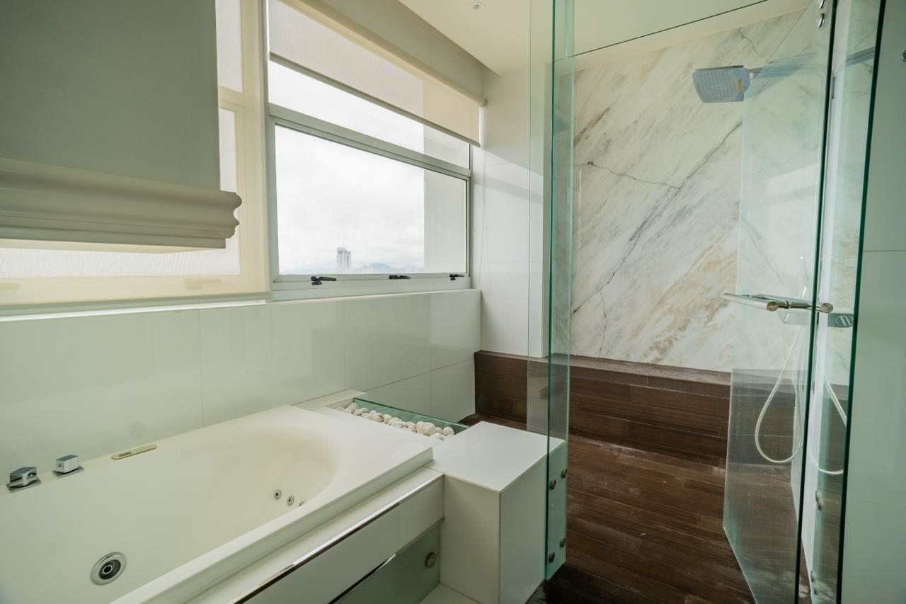 En venta Villa Sky Lujoso Penthouse de 4 niveles En Q Tower Punta Pacífica