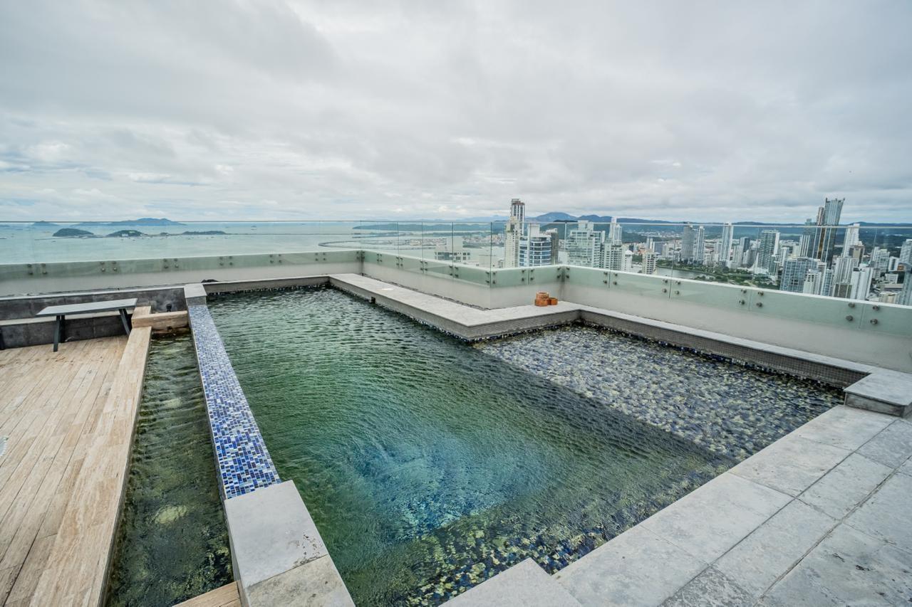 En venta Villa Sky Lujoso Penthouse de 4 niveles En Q Tower Punta Pacífica