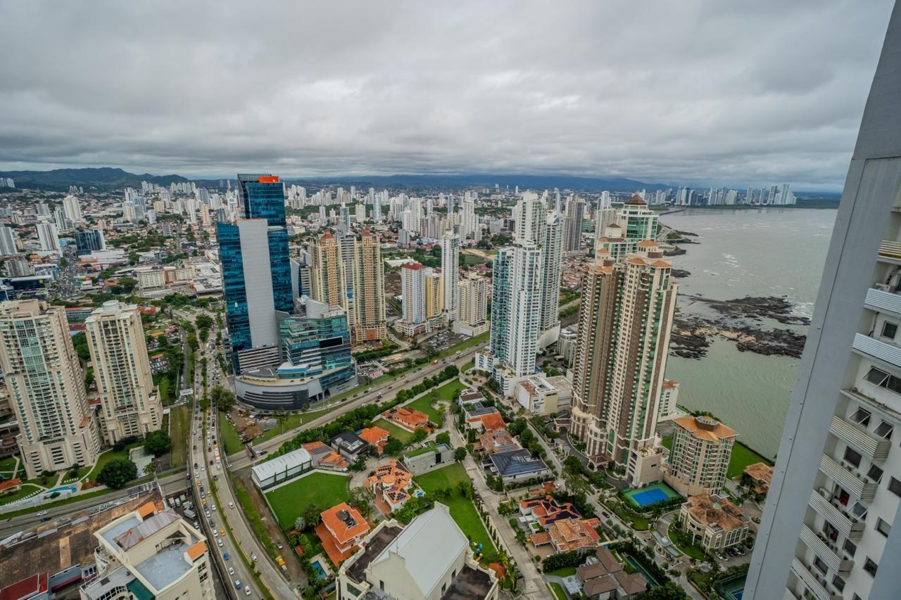 En venta Villa Sky Lujoso Penthouse de 4 niveles En Q Tower Punta Pacífica