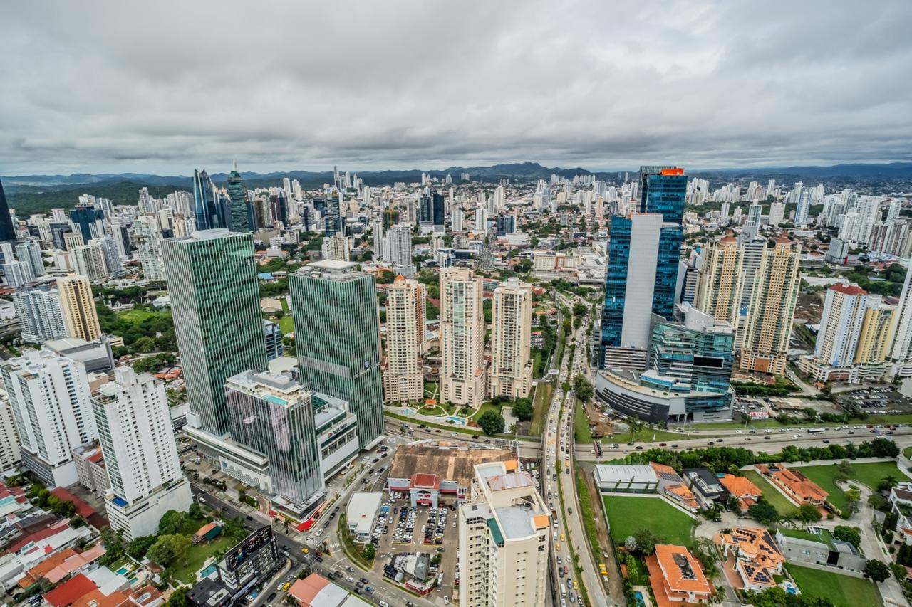 En venta Villa Sky Lujoso Penthouse de 4 niveles En Q Tower Punta Pacífica