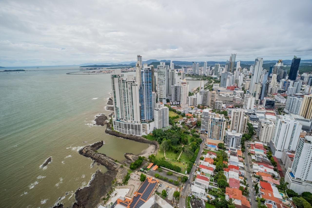 En venta Villa Sky Lujoso Penthouse de 4 niveles En Q Tower Punta Pacífica