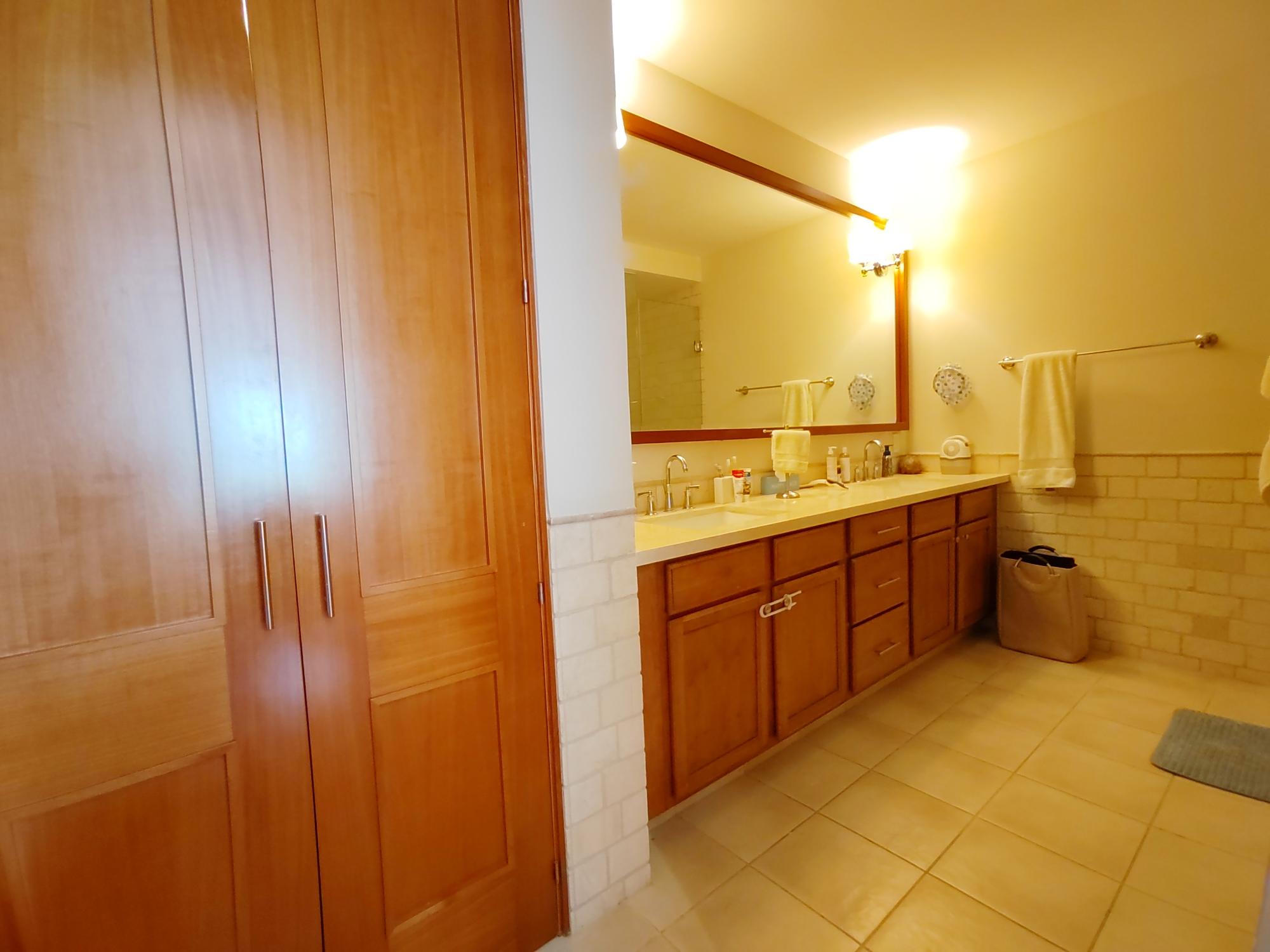 Elegante Apartamento en Buenaventura con Vista al Lago y la Naturaleza
