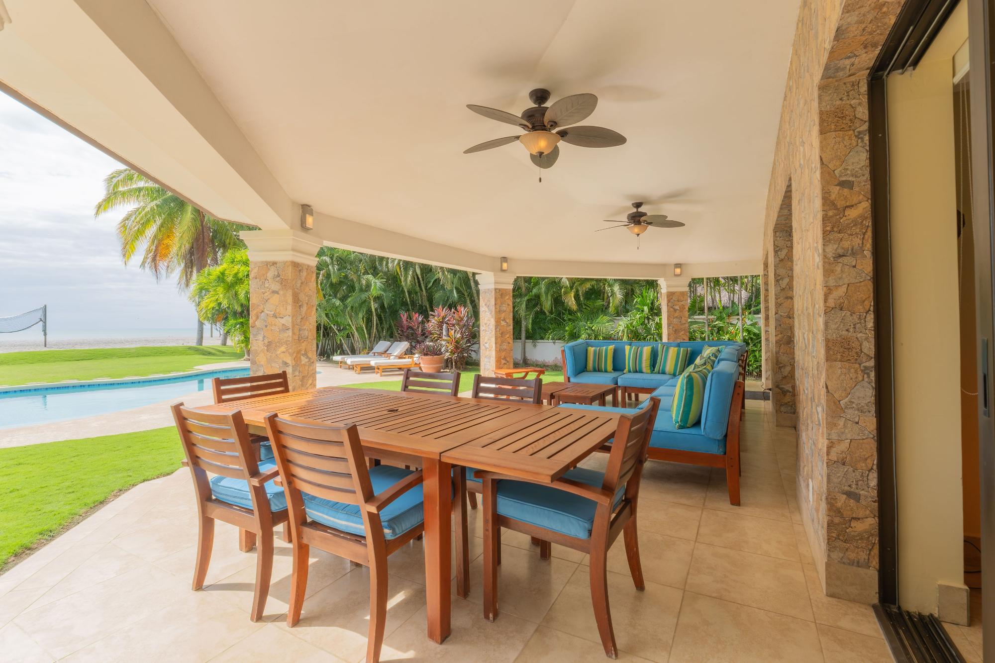 Preciosa Casa Frente al Mar en Venta en Buenaventura