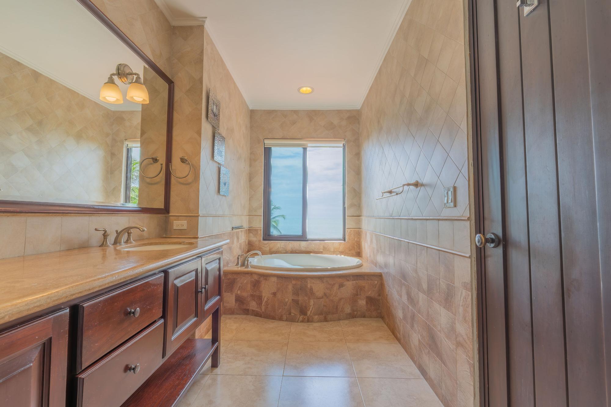 Preciosa Casa Frente al Mar en Venta en Buenaventura