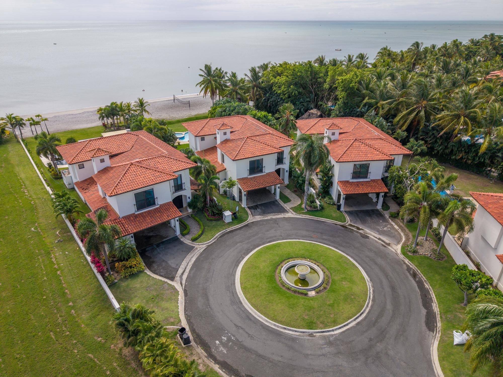 Preciosa Casa Frente al Mar en Venta en Buenaventura