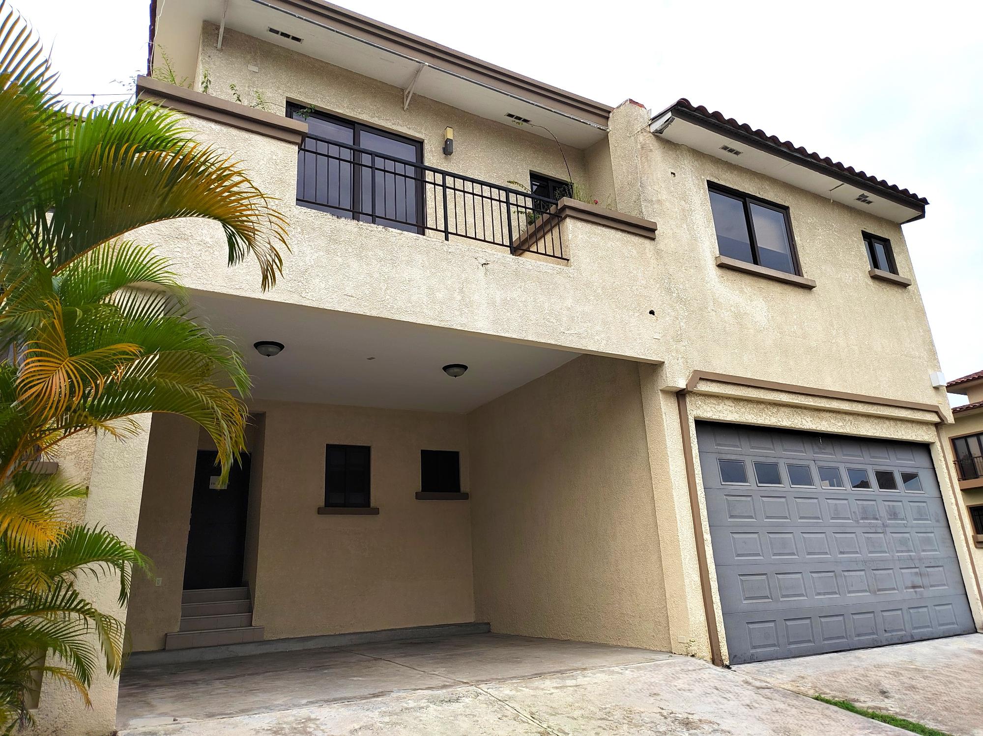 Vendo TownHome En Embassy Club para Inversionistas. Generando Renta.