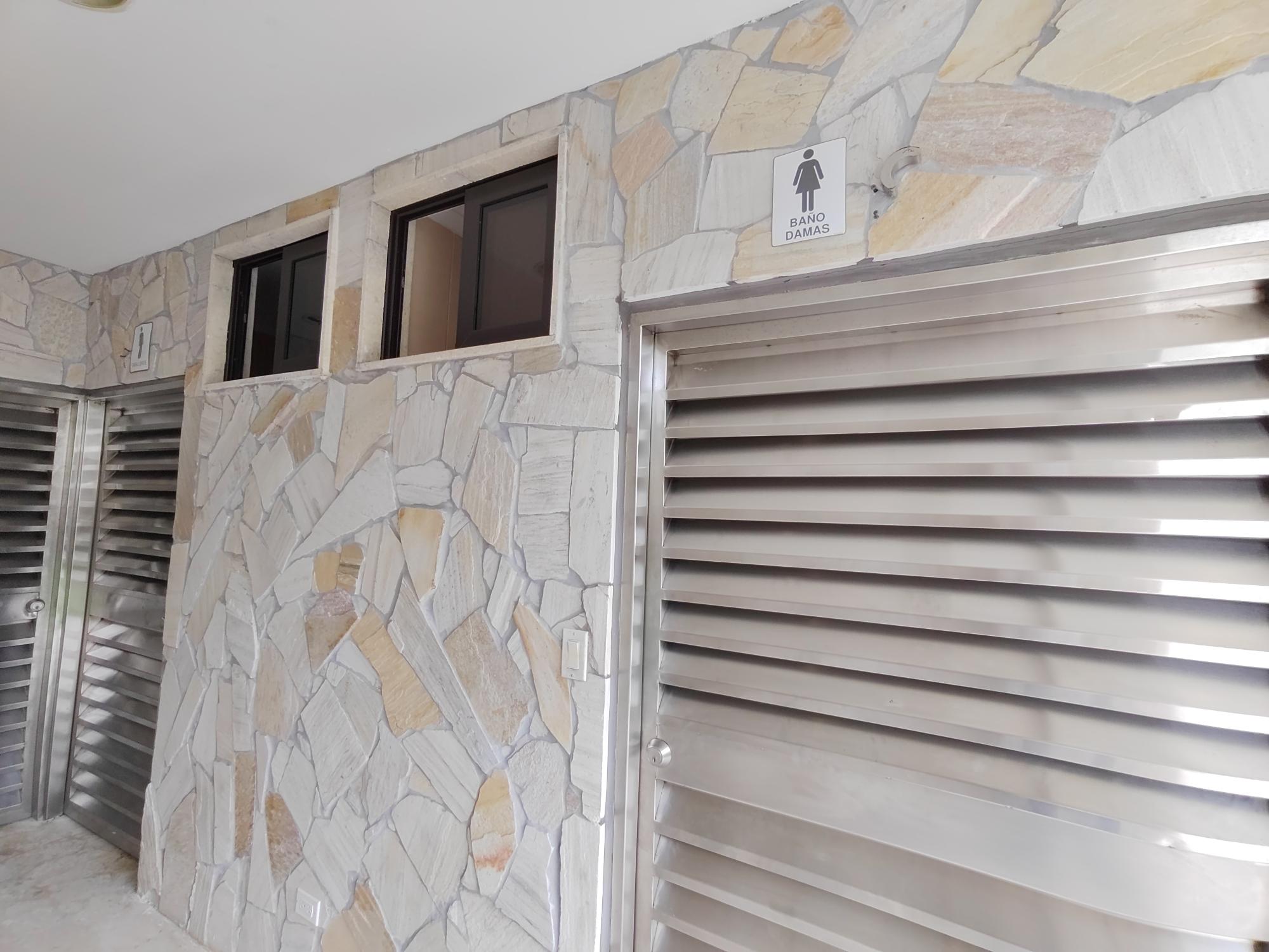 Vendo TownHome En Embassy Club para Inversionistas. Generando Renta.