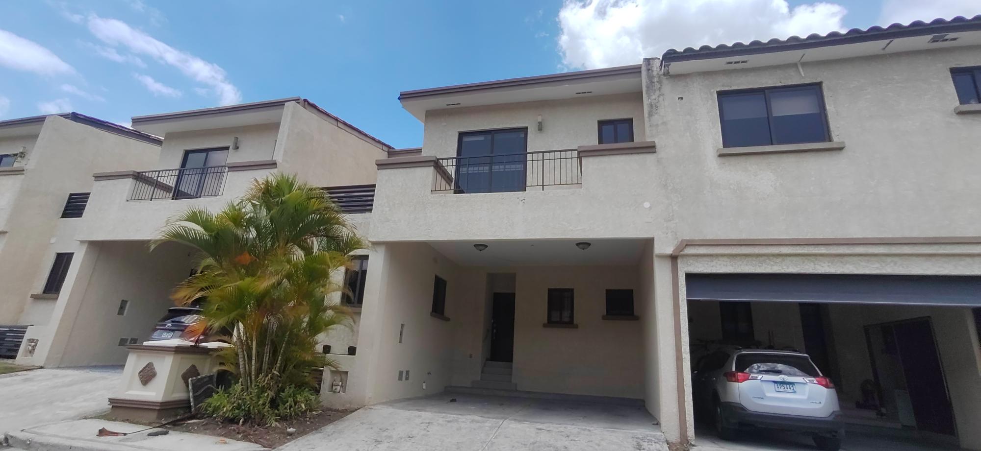 Vendo TownHome En Embassy Club para Inversionistas. Generando Renta.