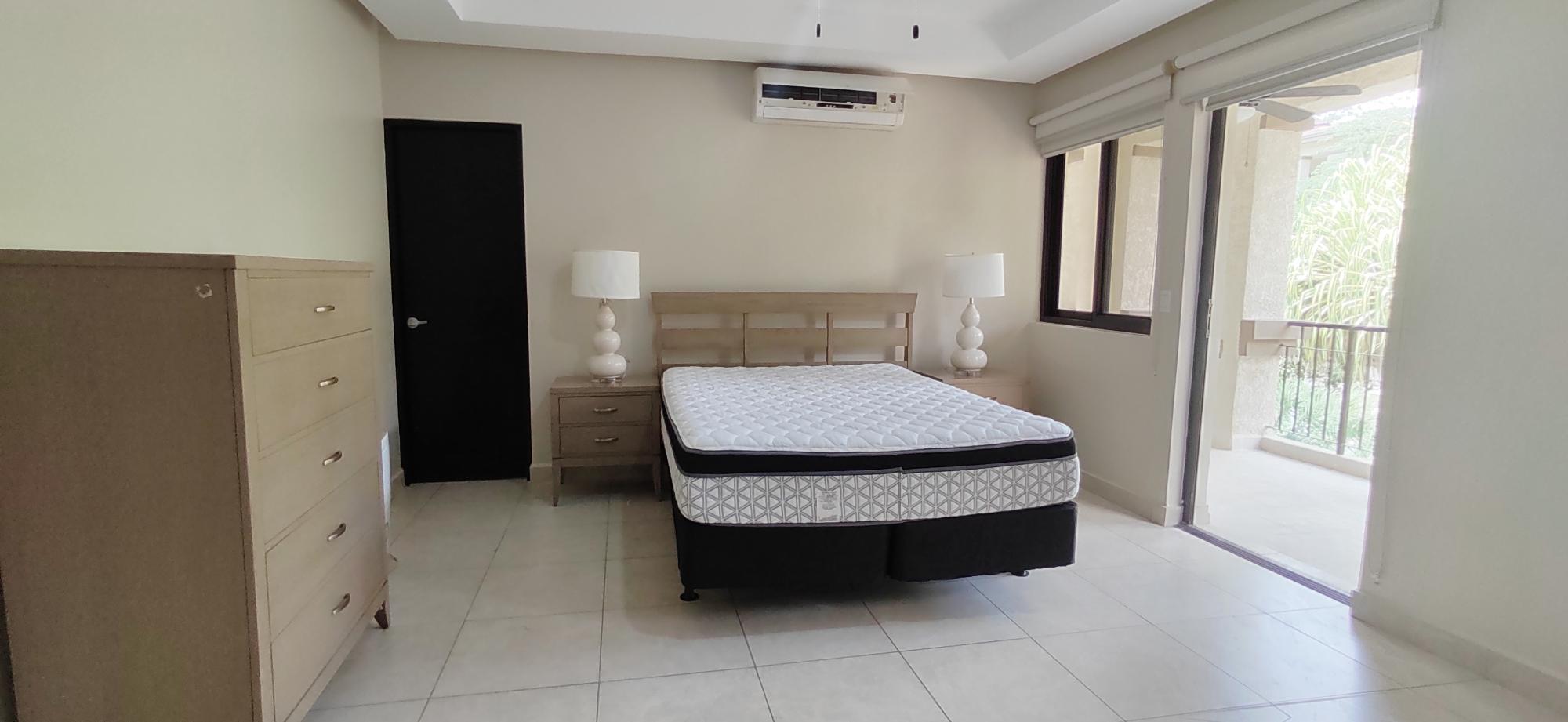 Vendo TownHome En Embassy Club para Inversionistas. Generando Renta.