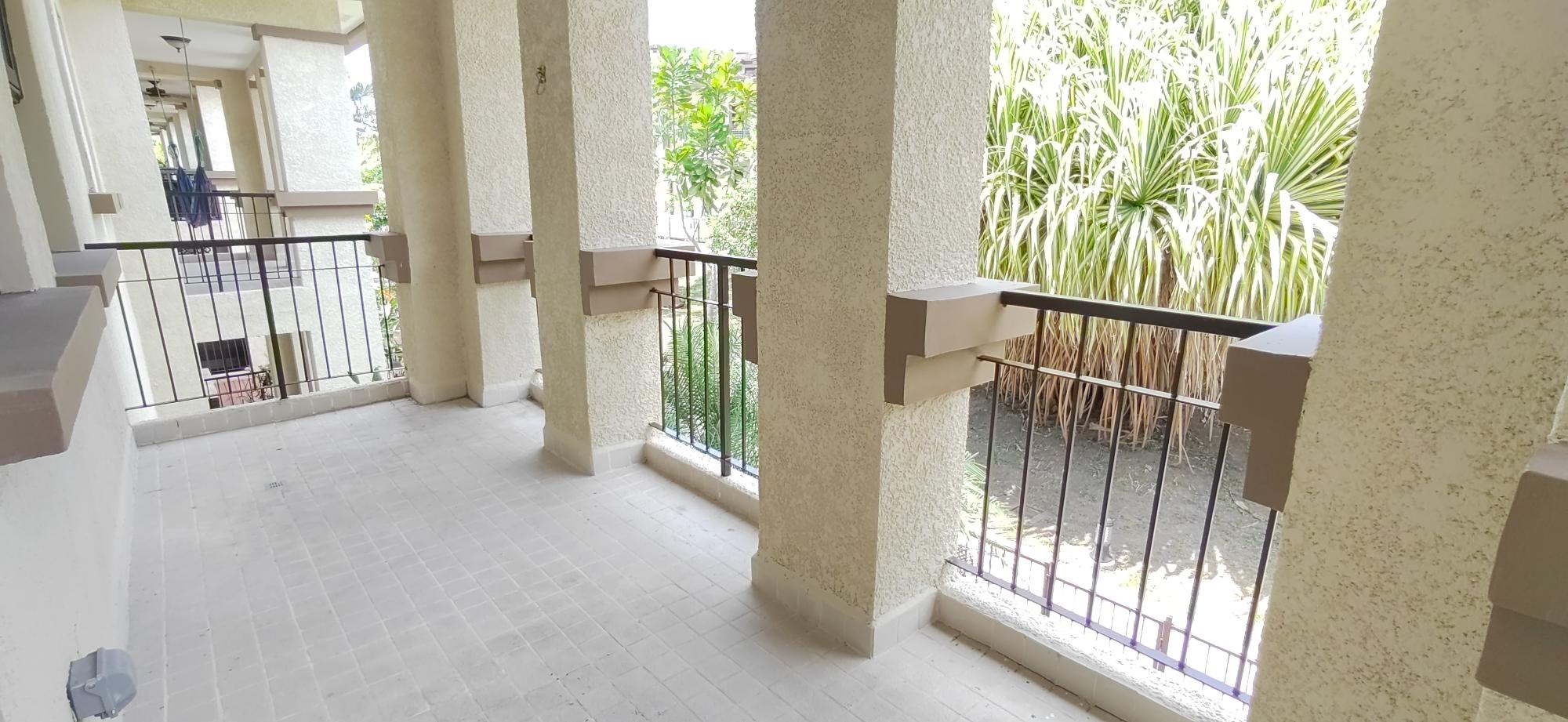 Vendo TownHome En Embassy Club para Inversionistas. Generando Renta.