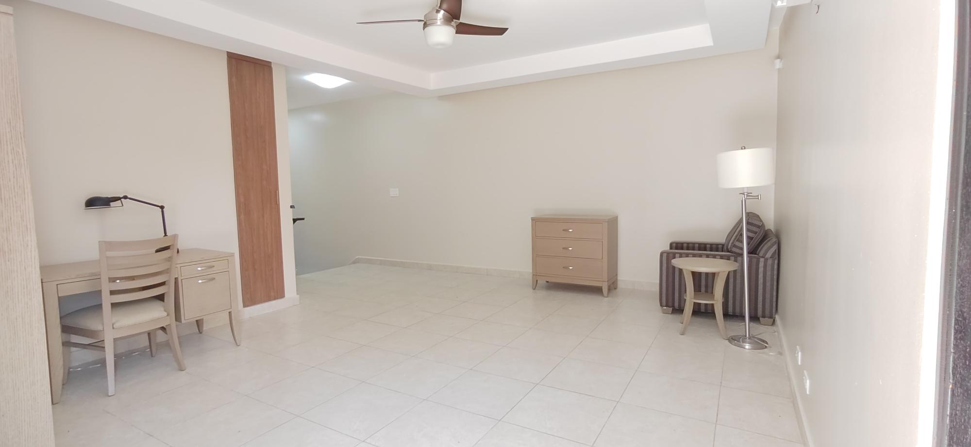 Vendo TownHome En Embassy Club para Inversionistas. Generando Renta.