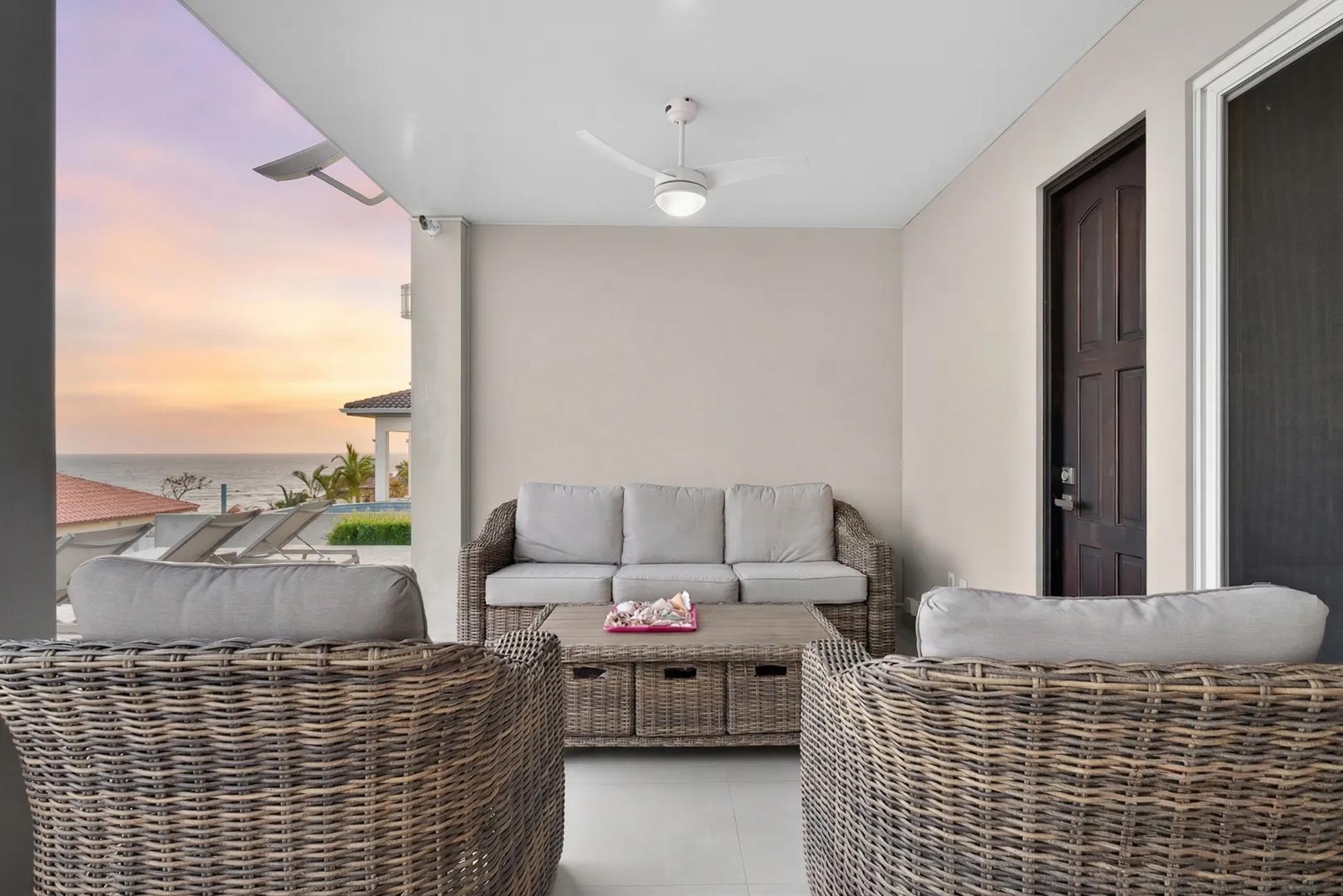 Casa Moderna con Vista al Mar en Andromeda Estates Pedasi