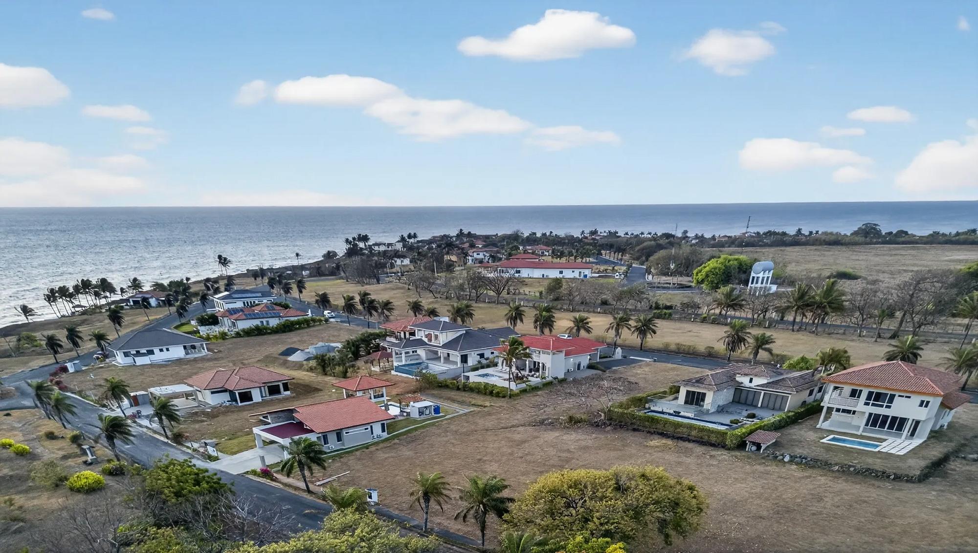 Casa Moderna con Vista al Mar en Andromeda Estates Pedasi