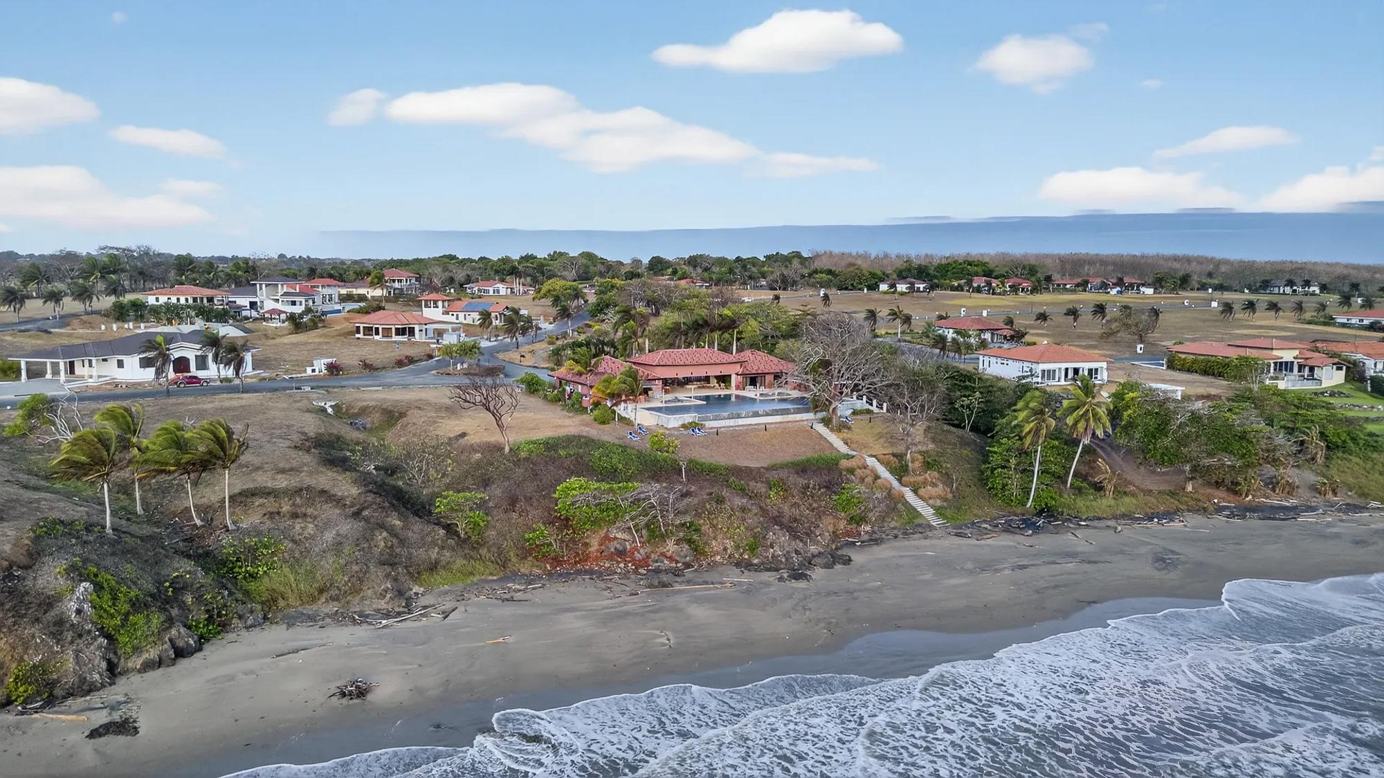 Casa Moderna con Vista al Mar en Andromeda Estates Pedasi