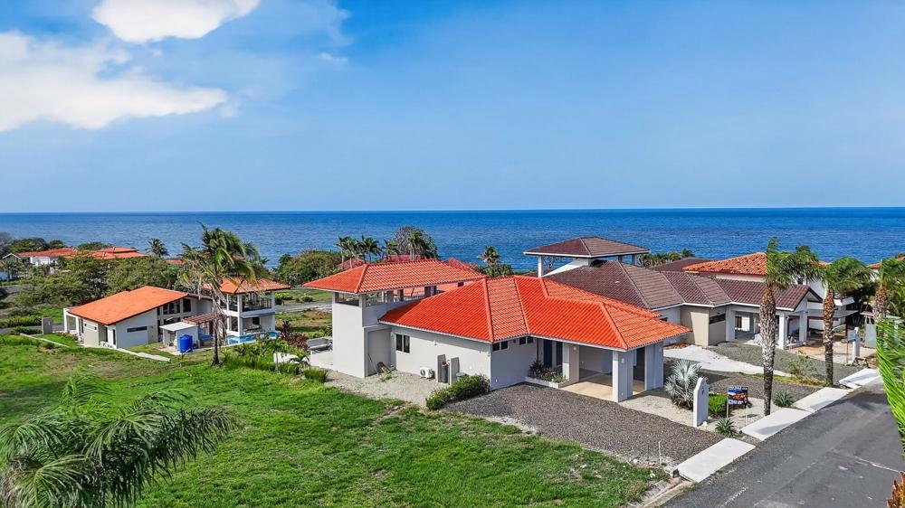 Casa Moderna con Vista al Mar en Andromeda Estates Pedasi