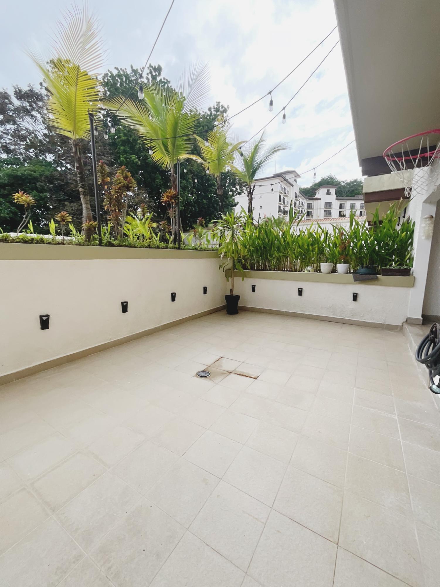 SE VENDE APARTAMENTO PLANTA BAJA