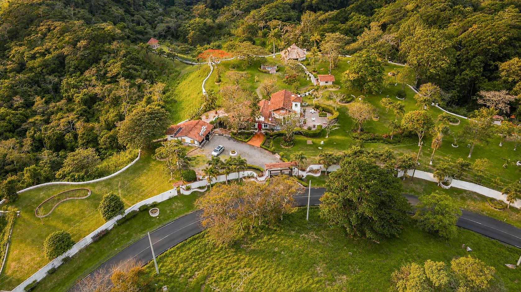 Venta de 1.8 Hectáreas con Ríos y senderos vía al Valle de Antón