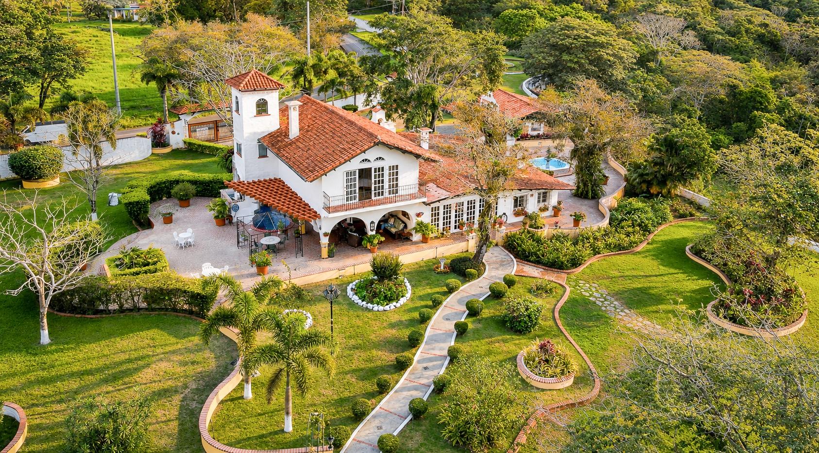 Venta de 1.8 Hectáreas con Ríos y senderos vía al Valle de Antón