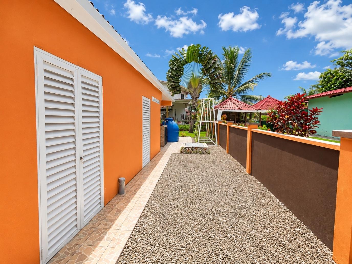 Casa con Piscina en San Marino Oceanfront, María Chiquita, Colón