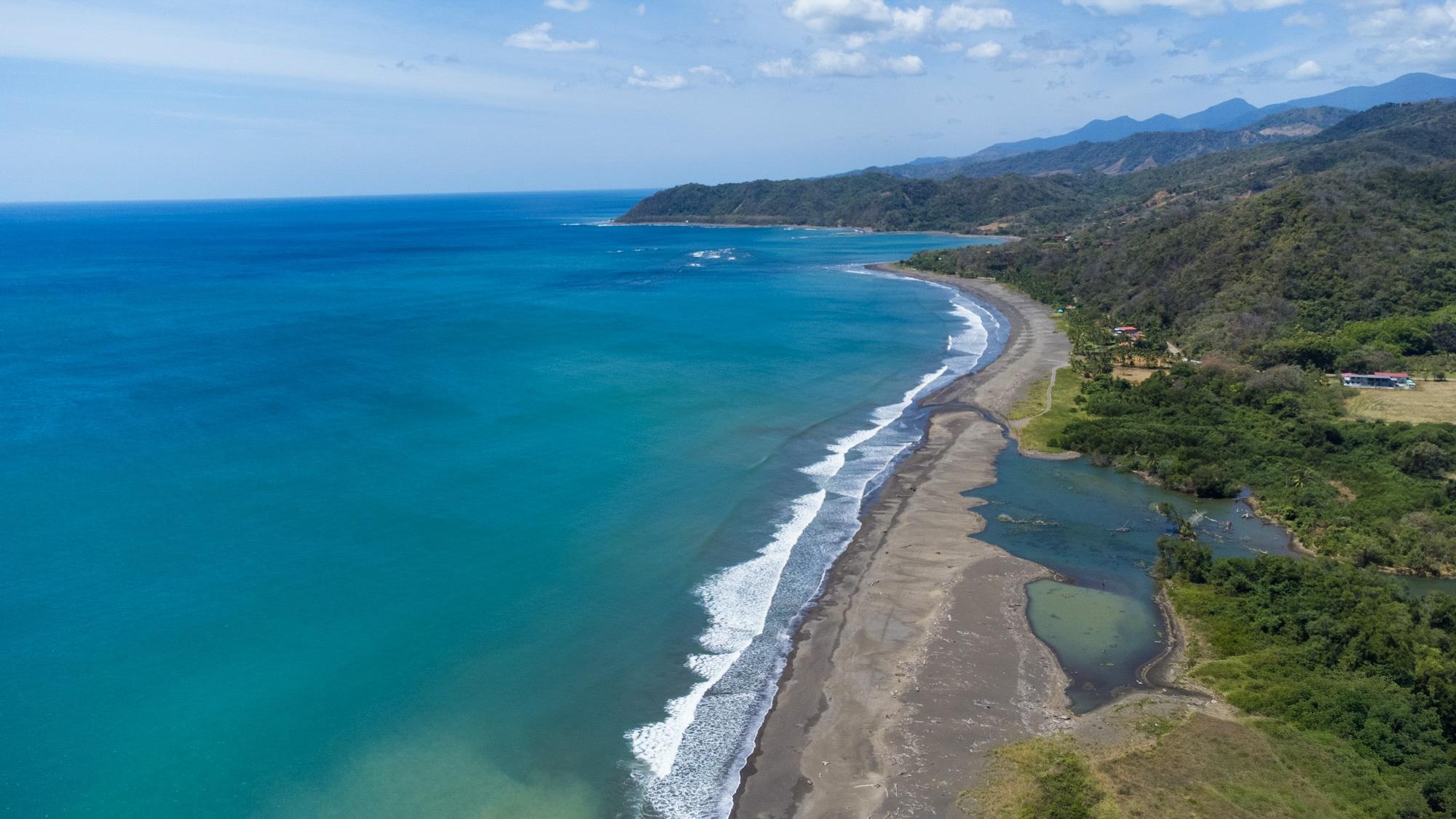 Se Vende Terreno Titulado frente a la playa en Cambutal